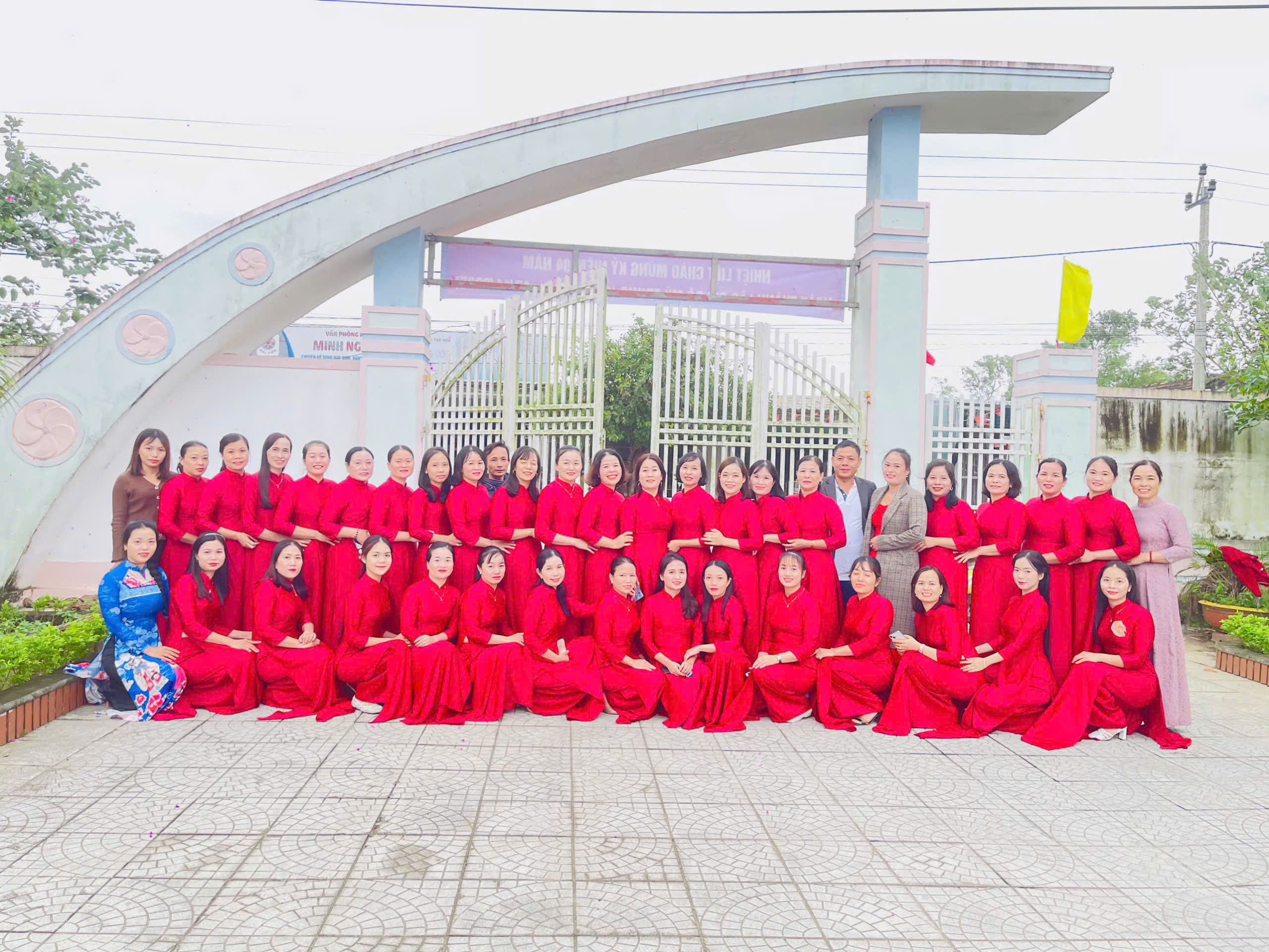 TẬP THỂ CÓ PHỤ HUYNH.jpg